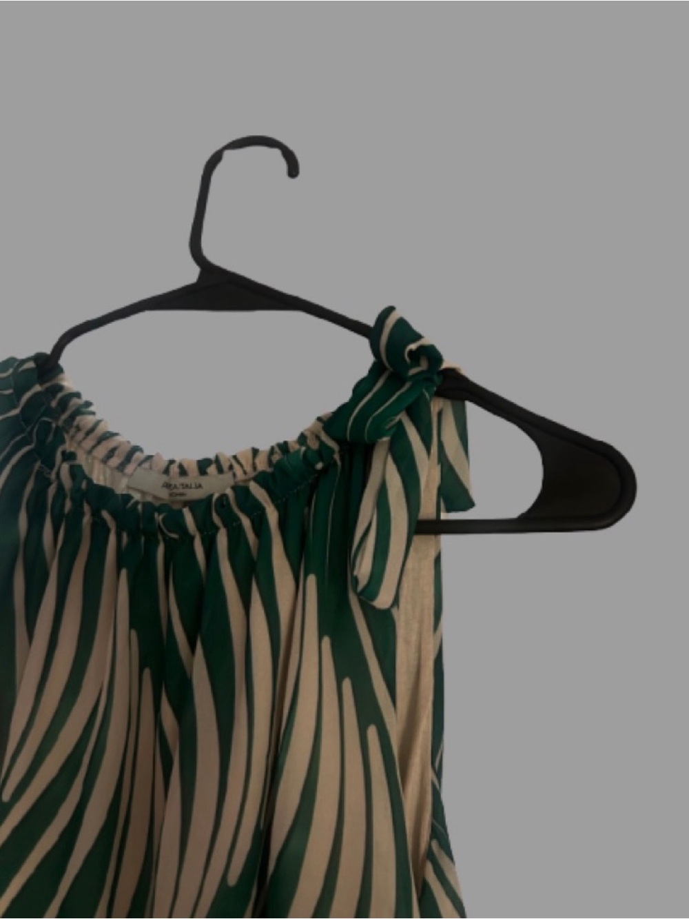 Made in Italy Green and Cream Patterned Sleeveless Tie-Shoulder Top - Picture 4 of 5